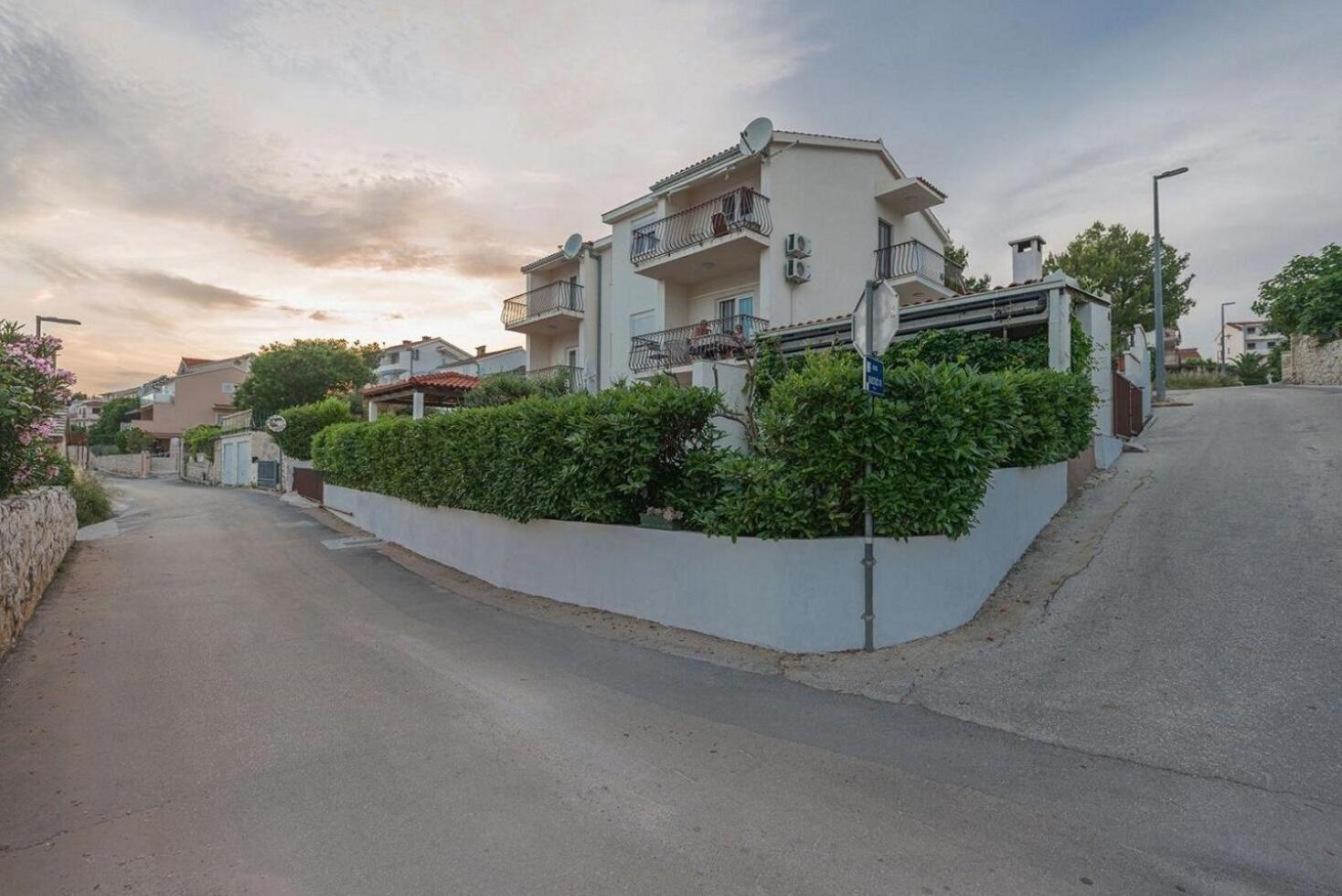 Apartments Brane - 100M From The Beach Trogir Ngoại thất bức ảnh